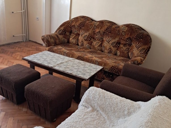 Дава се под наем Двустаен апартамент в Разград, Център - 75 кв.м за 204 € - Снимка #1