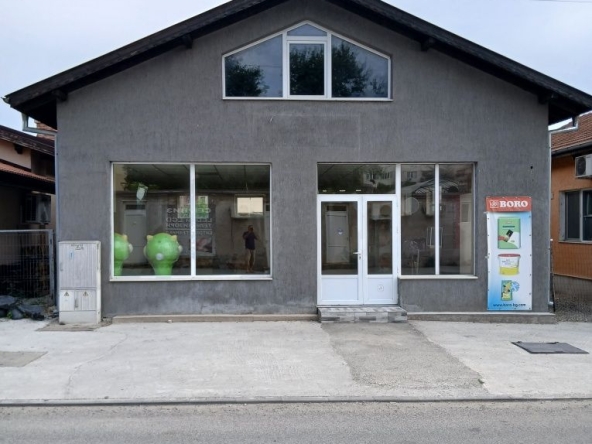 Дава се под наем Магазин в Мездра - 100 кв.м за 62.73 € - Снимка #1