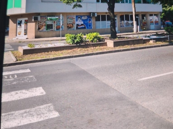 Дава се под наем Магазин в с. Дунавци, Област Стара Загора - 80 кв.м за 459 € - Снимка #1