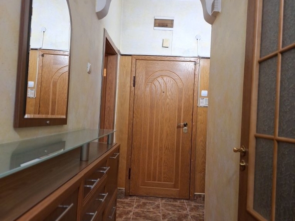 Дава се под наем Тристаен апартамент в Варна, Спортна зала - 85 кв.м за 700 € - Снимка #1