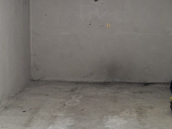 Дава се под наем Гараж / Паркомясто в Търговище, Боровец - 16 кв.м за 25.5 € - Снимка #1