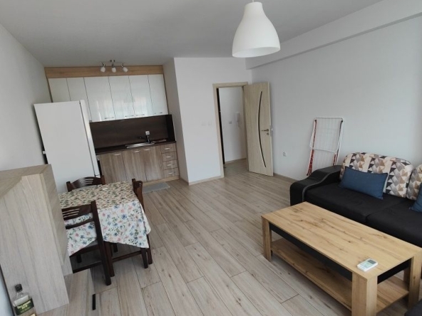 Дава се под наем Двустаен апартамент в Петрич - 65 кв.м за 331.5 € - Снимка #1