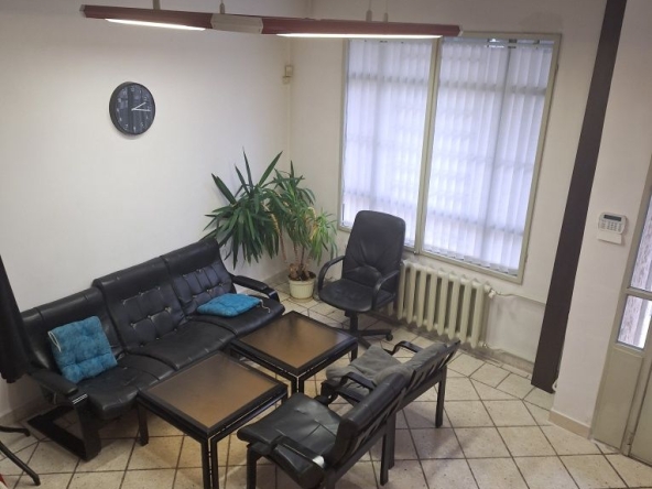 Дава се под наем Офис в София, Иван Вазов - 120 кв.м за 1500 € - Снимка #1