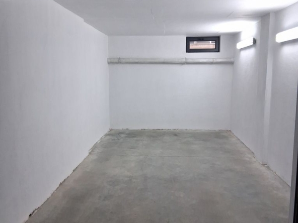 Дава се под наем Гараж / Паркомясто в Асеновград - 22 кв.м за 102 € - Снимка #1