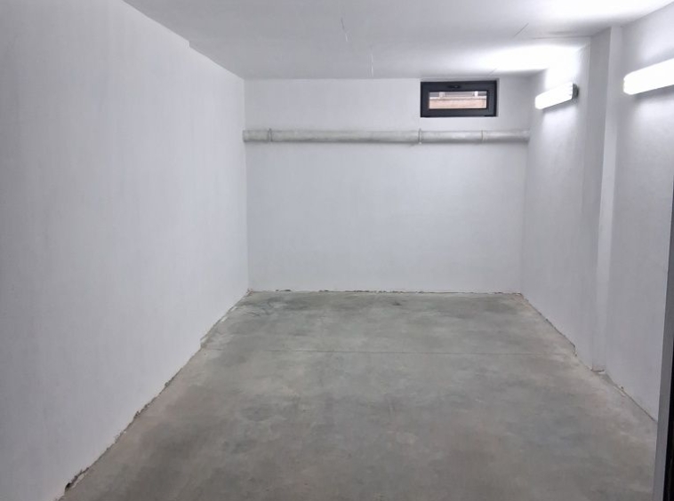 Дава се под наем Гараж / Паркомясто в Асеновград - 22 кв.м за 102 € - Снимка #1