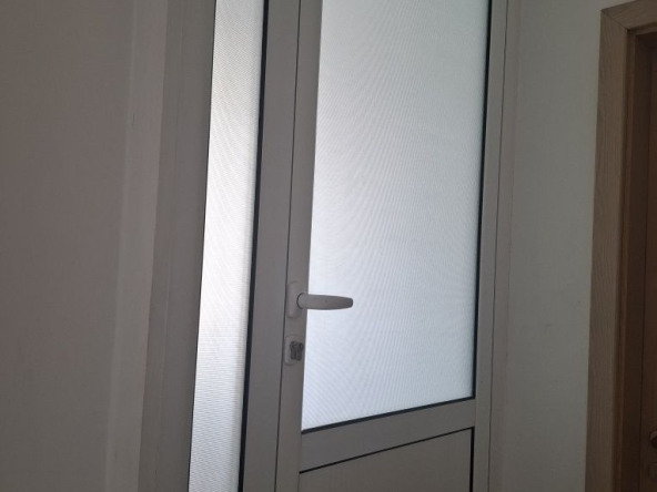 Дава се под наем Офис в Ямбол, Център - 24 кв.м за 204 € - Снимка #1