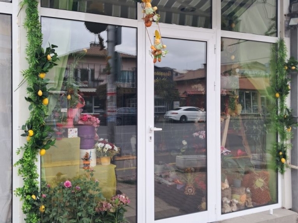 Дава се под наем Магазин в София, Република - 18 кв.м за 2550 € - Снимка #1