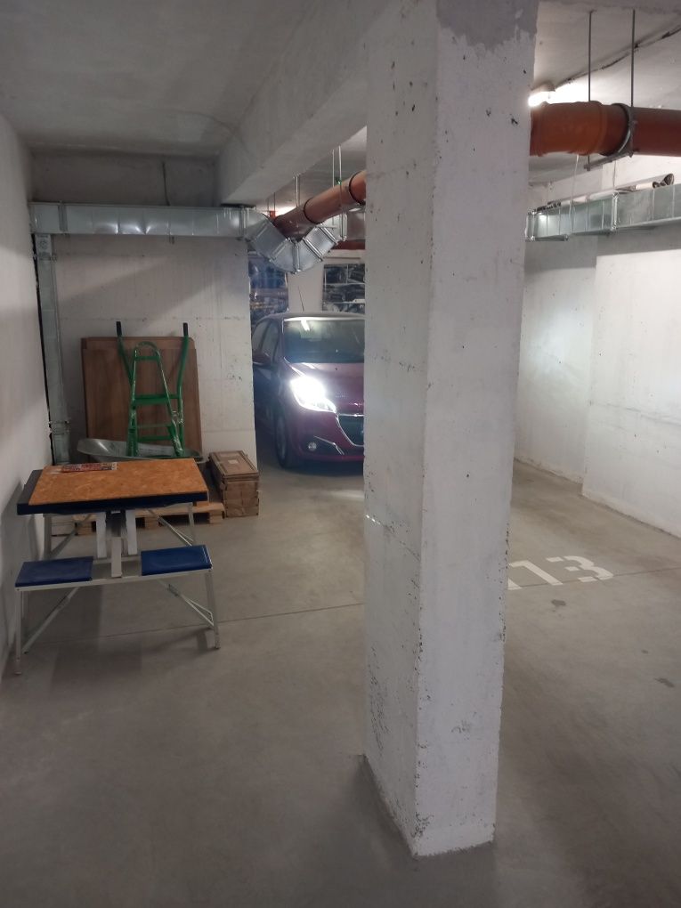 Дава се под наем Гараж / Паркомясто в София, Зона Б-18 - 38 кв.м за 127.5 € - Снимка #1