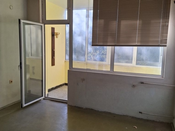 Четиристаен апартамент в Казанлък - 100 кв.м за 1046 €/кв.м - Снимка #1