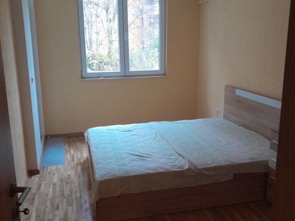 Дава се под наем Тристаен апартамент в Пловдив, Кършияка - 100 кв.м за 510 € - Снимка #1