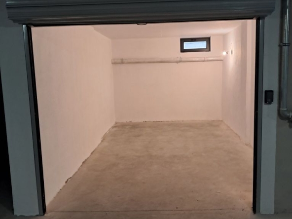 Дава се под наем Гараж / Паркомясто в Асеновград - 23 кв.м за 91.8 € - Снимка #1