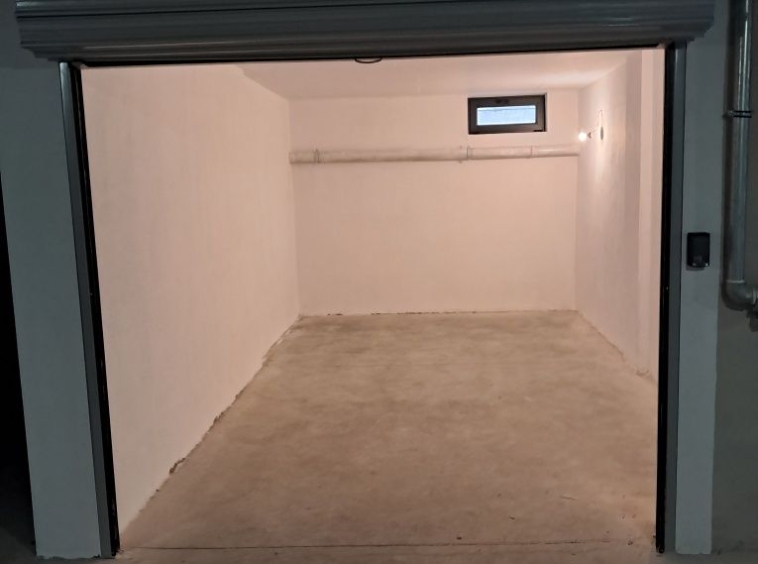 Дава се под наем Гараж / Паркомясто в Асеновград - 23 кв.м за 91.8 € - Снимка #1