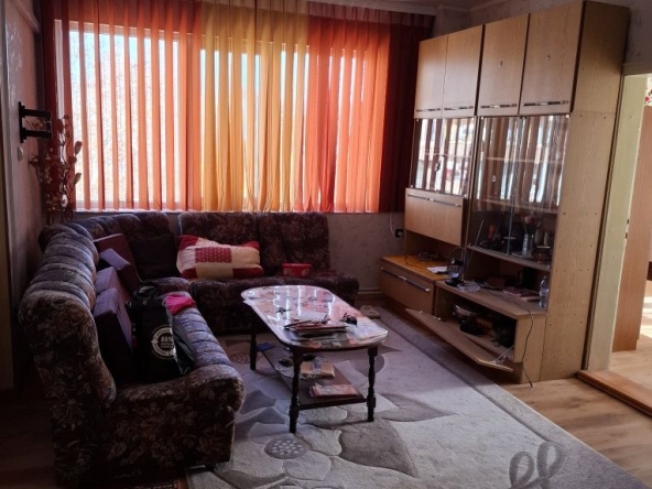 Дава се под наем Четиристаен апартамент в Казанлък - 105 кв.м за 127500 € - Снимка #1