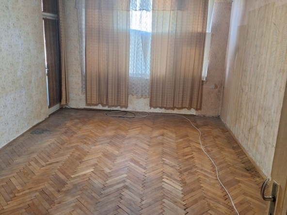 Четиристаен апартамент в Търговище, Център - 90 кв.м за 923 €/кв.м - Снимка #1