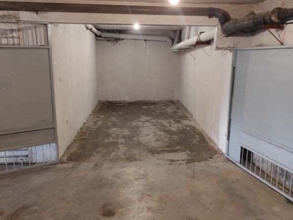 Дава се под наем Гараж / Паркомясто в Пловдив, Кършияка - 20 кв.м за 76.5 € - Снимка #1