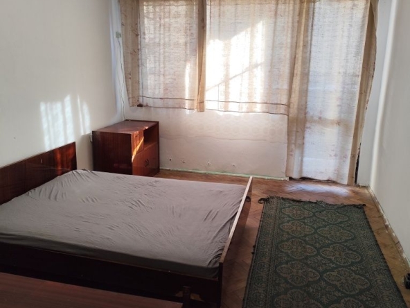 Дава се под наем Тристаен апартамент в Свищов - 70 кв.м за 199.41 € - Снимка #1