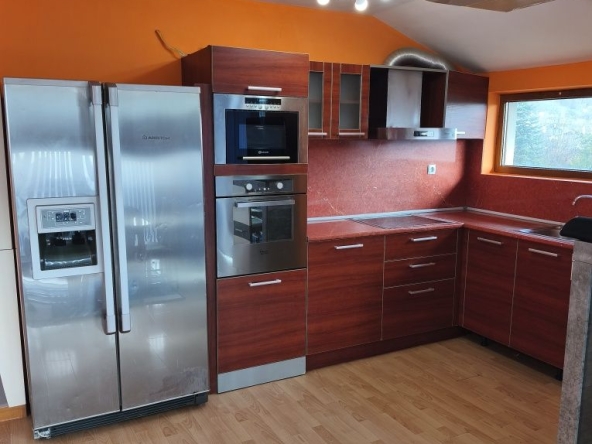 Дава се под наем Етаж от къща в Варна, Възраждане 3 - 100 кв.м за 498.27 € - Снимка #1