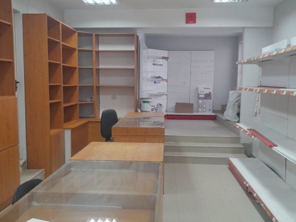 Дава се под наем Магазин в Смолян, Невястата - 80 кв.м за 99.45 € - Снимка #1