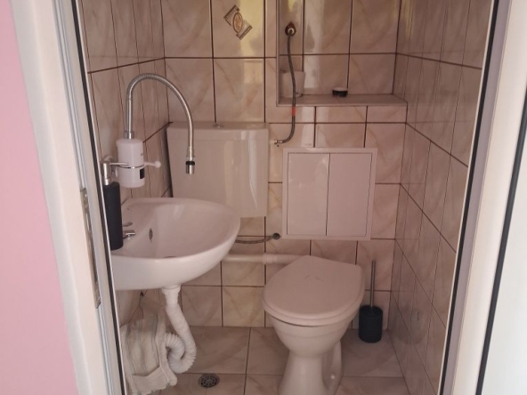 Дава се под наем Магазин в Казанлък - 40 кв.м за 229.5 € - Снимка #1