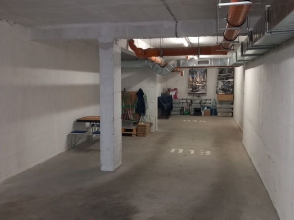 Дава се под наем Гараж / Паркомясто в София, Зона Б-18 - 40 кв.м за 357 € - Снимка #1