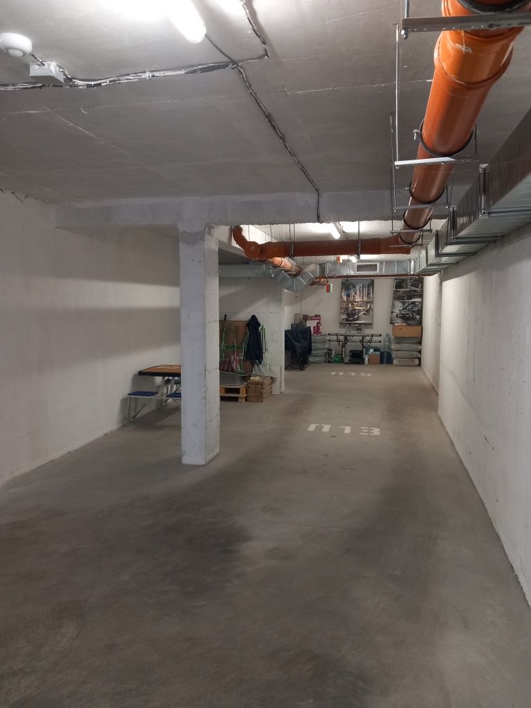 Дава се под наем Гараж / Паркомясто в София, Зона Б-18 - 40 кв.м за 357 € - Снимка #1