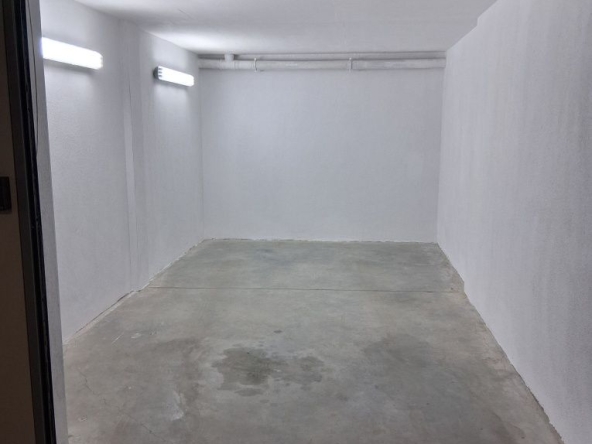 Дава се под наем Гараж / Паркомясто в Асеновград - 25 кв.м за 99.96 € - Снимка #1