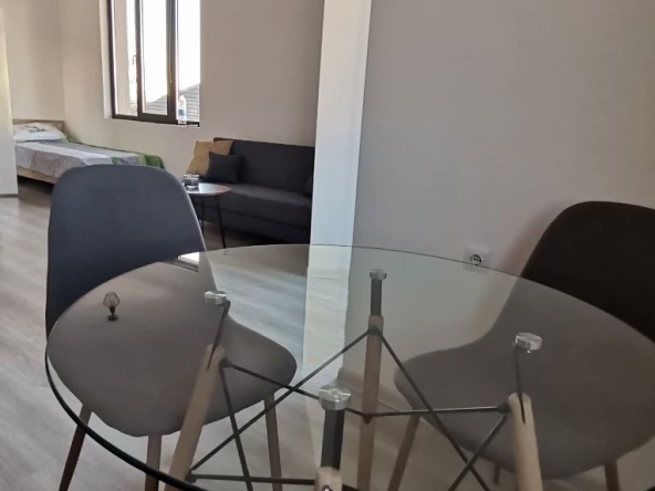 Дава се под наем Едностаен апартамент в Свиленград - 54 кв.м за 298.86 € - Снимка #1