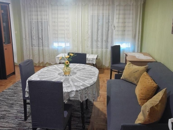 Дава се под наем Четиристаен апартамент в Варна, Лятно кино Тракия - 90 кв.м за 750 € - Снимка #1