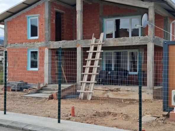 Къща в Нови Искър - 260 кв.м за 196 €/кв.м - Снимка #1