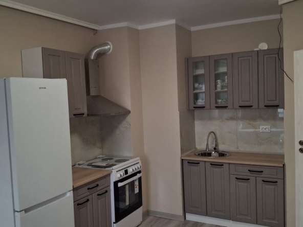 Дава се под наем Тристаен апартамент в с. Гара Елин Пелин, Област София-област - 105 кв.м за 618.12 € - Снимка #1