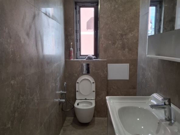 Дава се под наем Четиристаен апартамент в Казанлък - 96 кв.м за 179544.99 € - Снимка #1