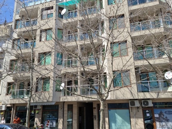 Дава се под наем Двустаен апартамент в Поморие - 75 кв.м за 2593.35 € - Снимка #1