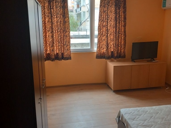 Дава се под наем Двустаен апартамент в Ловеч, Широк център - 88 кв.м за 300 € - Снимка #1