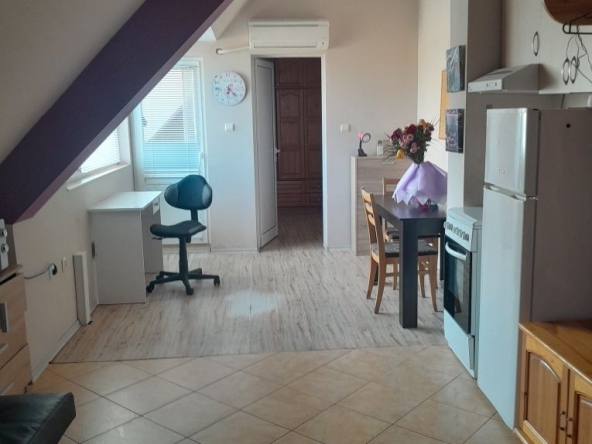 Дава се под наем Ателие в Плевен, Идеален център - 53 кв.м за 306 € - Снимка #1