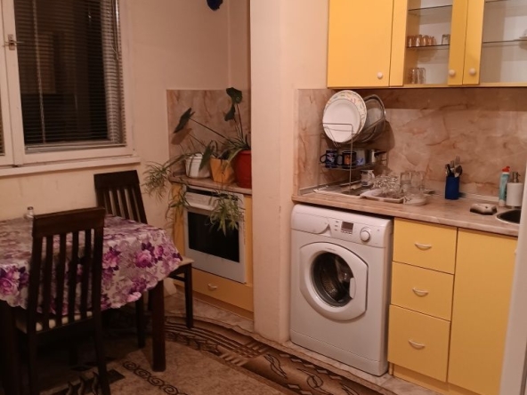 Дава се под наем Двустаен апартамент в Плевен, Сторгозия - 65 кв.м за 51 € - Снимка #1