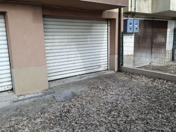 Гараж / Паркомясто в Пазарджик, Моста на Лютата - 18 кв.м за 1028 €/кв.м - Снимка #1