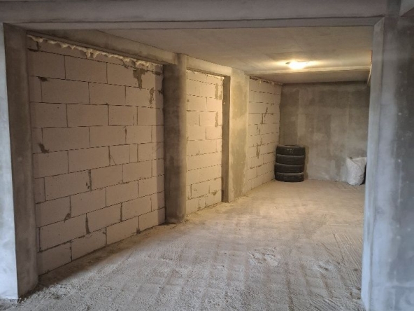 Дава се под наем Гараж / Паркомясто в Велико Търново, Зона Б - 20 кв.м за 51 € - Снимка #1