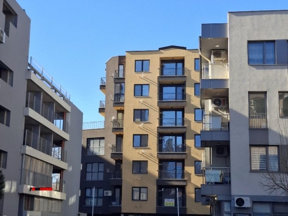 Тристаен апартамент в Пловдив, Кършияка - 101 кв.м за 2030 €/кв.м - Снимка #1