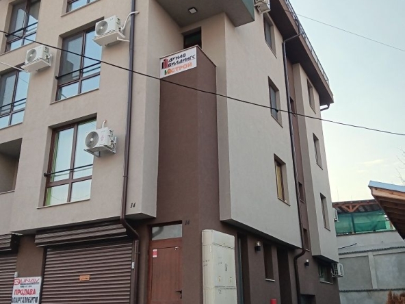 Дава се под наем Тристаен апартамент в Плевен, 9-ти квартал - 55 кв.м за 357 € - Снимка #1