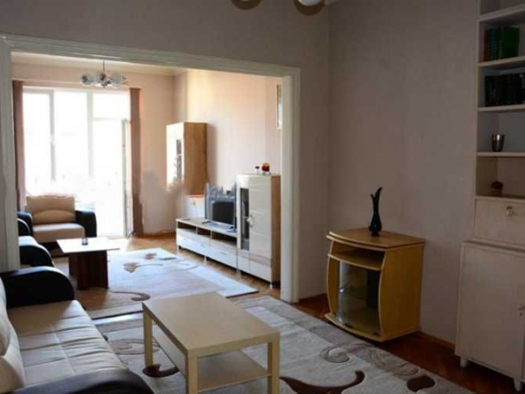 Дава се под наем Двустаен апартамент в София, Център - 95 кв.м за 663 € - Снимка #1