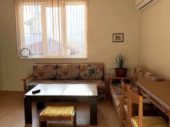 Дава се под наем Етаж от къща в Перник, Клепало - 95 кв.м за 388.62 € - Снимка #1