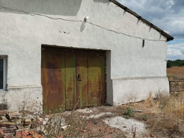 Дава се под наем Промишлена сграда в с. Дядово, Област Сливен - 8000 кв.м за 408 € - Снимка #1