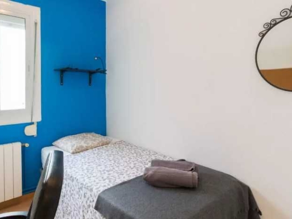 Дава се под наем Тристаен апартамент в Пловдив, Център - 74 кв.м за 244.8 € - Снимка #1