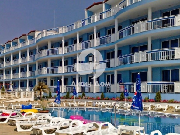 Двустаен апартамент в с. Кошарица, Област Бургас - 70 кв.м за 758 €/кв.м - Снимка #1