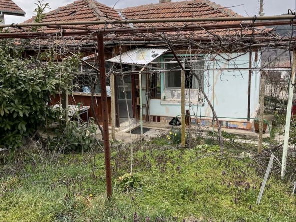 Къща в с. Присово, Област Велико Търново - 540 кв.м за 90 €/кв.м - Снимка #1