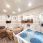 Дава се под наем Тристаен апартамент в Варна, Център - 91 кв.м за 947.58 € - Снимка #1