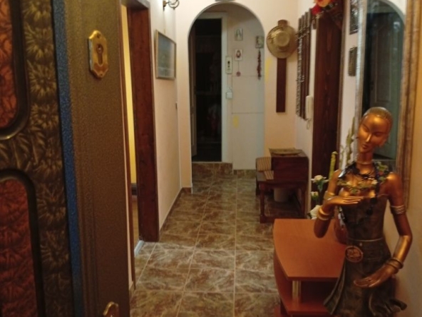 Дава се под наем Четиристаен апартамент в Варна, Левски - 90 кв.м за 179000 € - Снимка #1