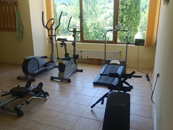 Дава се под наем Офис в Смолян, Каптажа - 400 кв.м за 600 € - Снимка #1