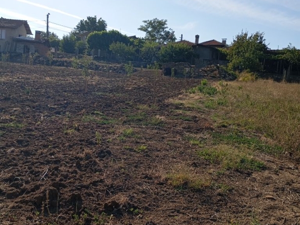 Парцел в Велико Търново, Централна гара - 1700 кв.м за 21 €/кв.м - Снимка #1