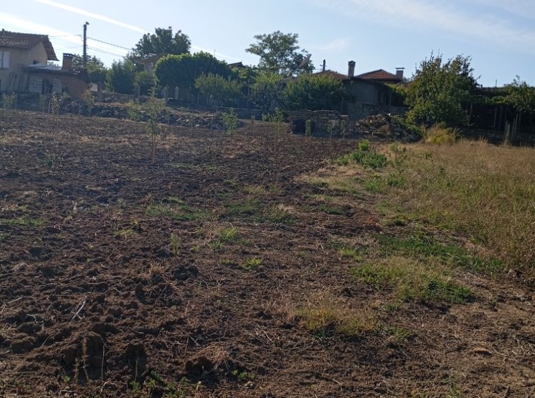 Парцел в Велико Търново, Централна гара - 1700 кв.м за 21 €/кв.м - Снимка #1